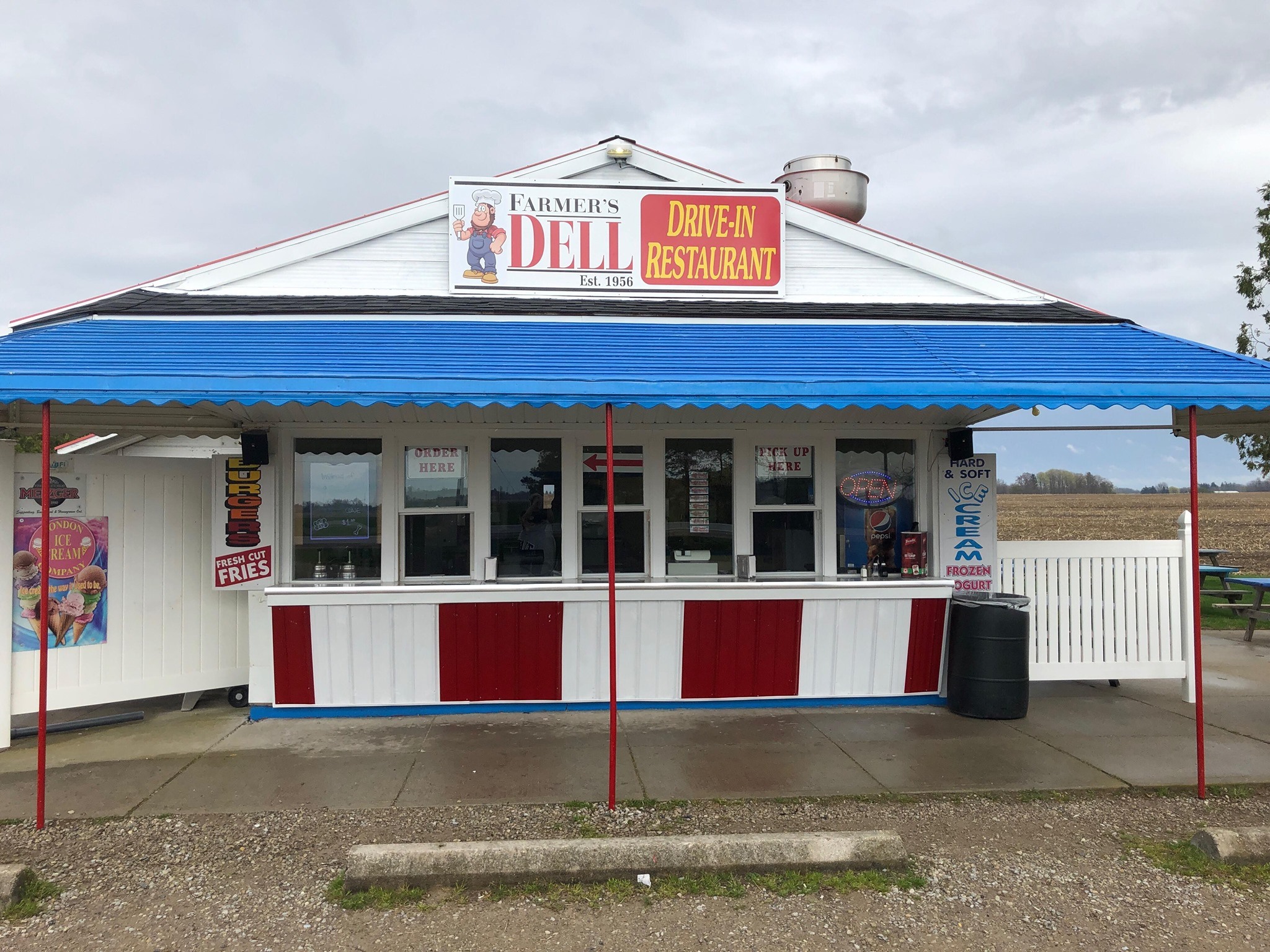 Drive in dining Farmers Dell_Exterior